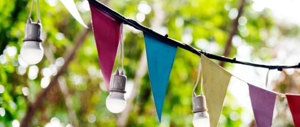 Triangle festive decorations and lights