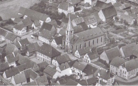 Luftaufnahme des Dorfkerns um 1939
